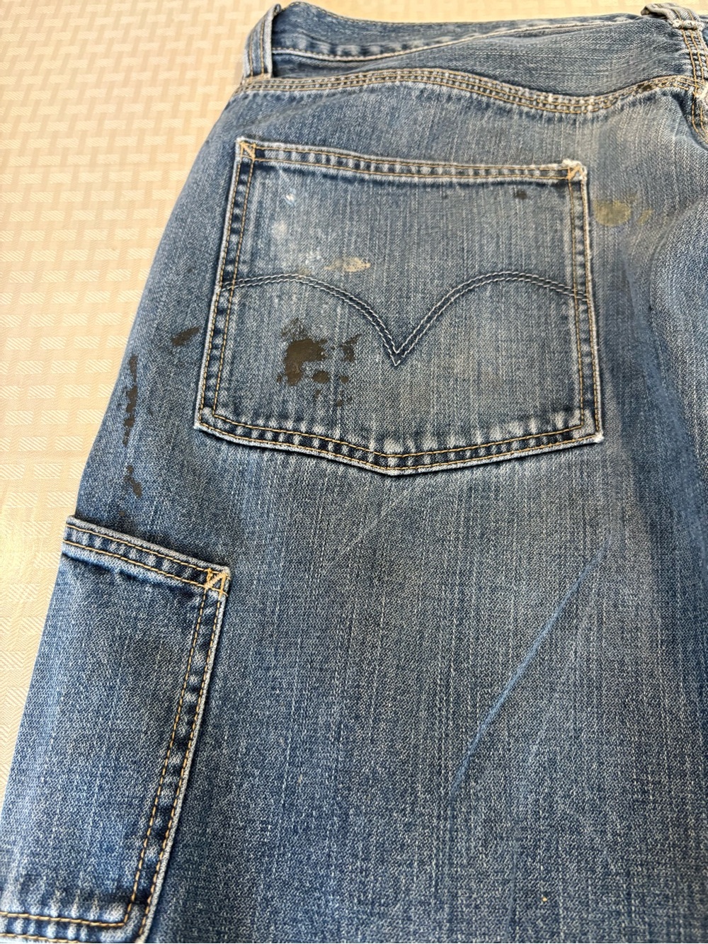 Y2K Levi’s Jeans Distressed Thrashed Size 36x32 Baggy Straight Leg Denim - Picture 9 of 16